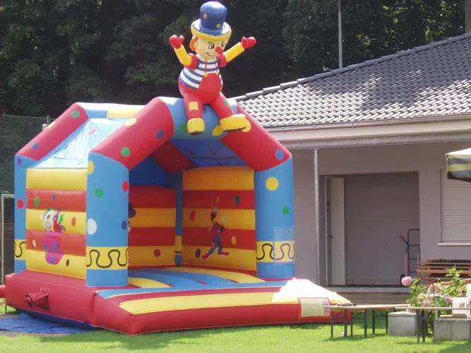 Hüpfburg Clown