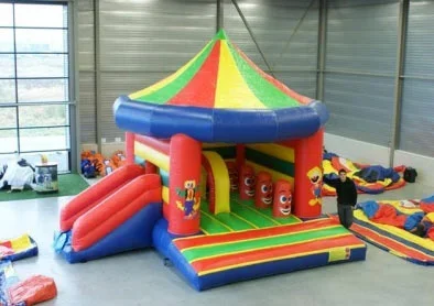 Multiplay Hüpfburg Karussell